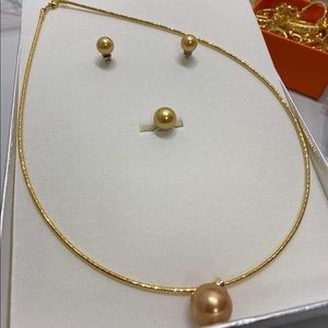 Fresh water pearl set